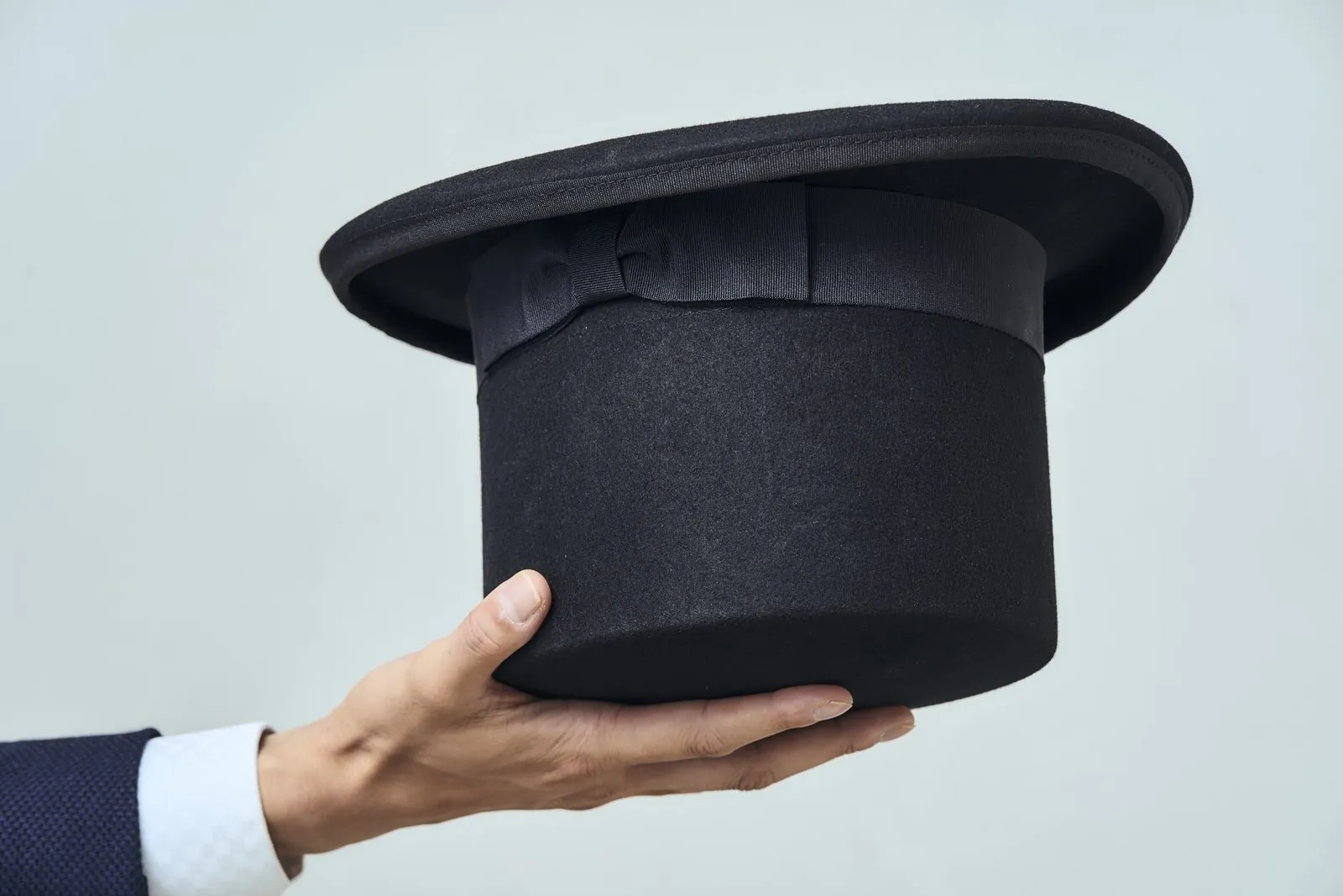 K Magic Hat を手のひらに載せた様子